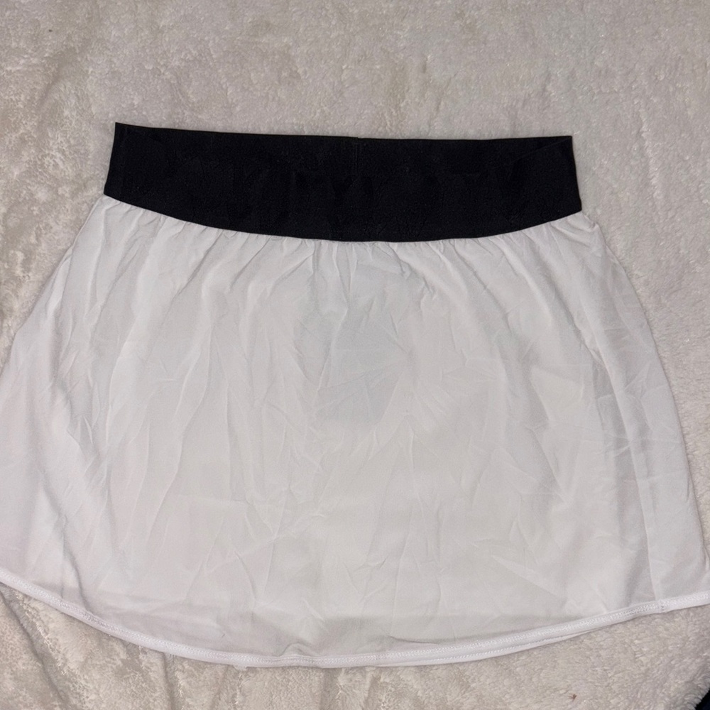 NWT YYV White Athletic Tennis Skort Built In Shorts Sporty Chic Size M